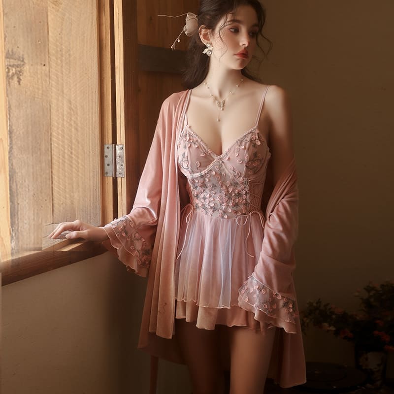 Conjunto Camisolín y Bata de Terciopelo Rose Velvet con Encaje Bordado C5240 - Image 7