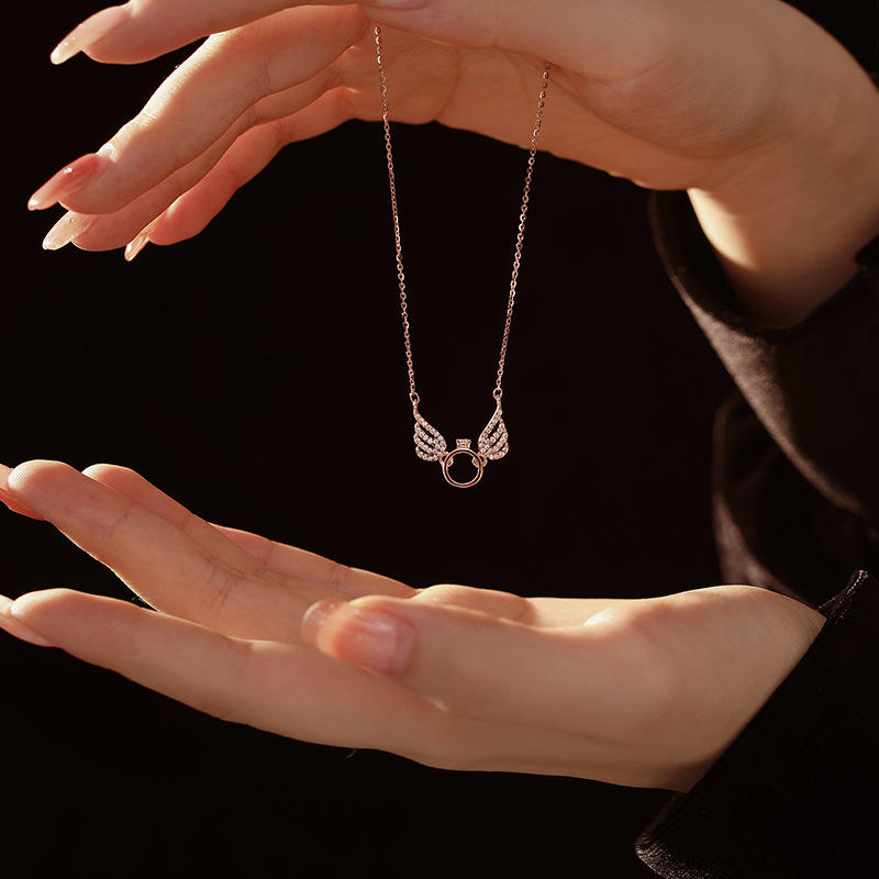 COLLAR SUBLIME CON COLGANTE ALAS DE ANGEL - Image 3